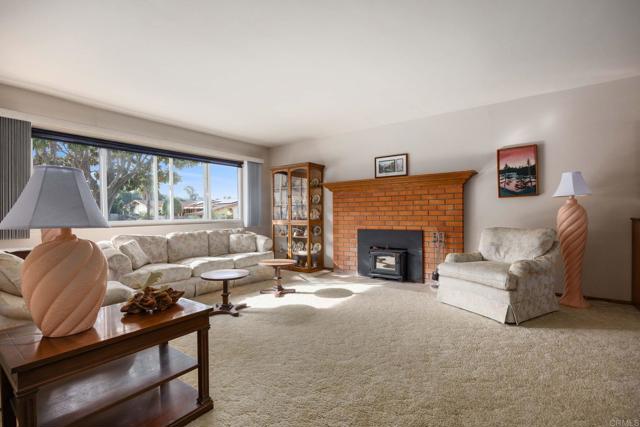 Detail Gallery Image 6 of 42 For 7413 Rowena St, San Diego,  CA 92119 - 5 Beds | 3 Baths