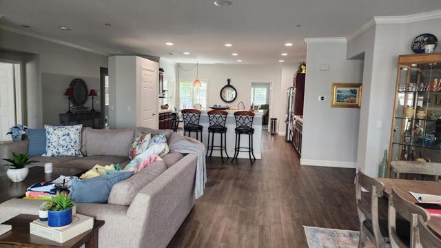 1002 Alta Cresta, Palm Springs CA: https://media.crmls.org/mediaz/b5398005-6efa-43b3-8966-6cd61d4d557a.jpg
