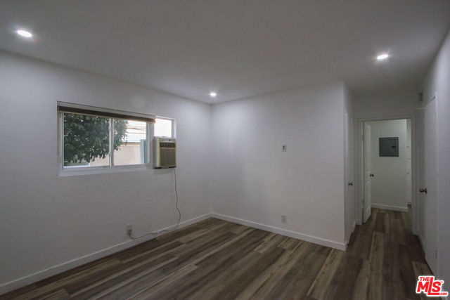 12942 Moorpark Street, Studio City CA: https://media.crmls.org/mediaz/b5399353-f9c3-4522-a5a8-945957083cc1.jpg