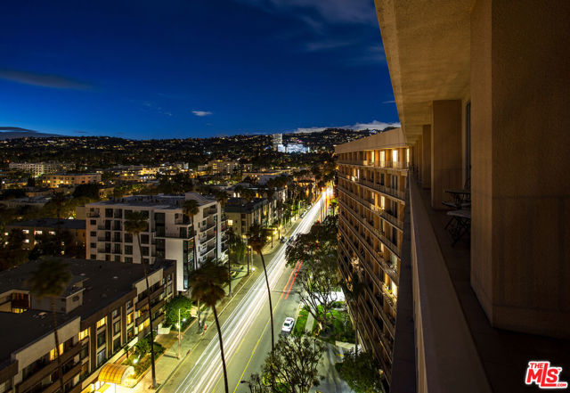 100 S Doheny Drive, Los Angeles CA: https://media.crmls.org/mediaz/b53a04e6-a2e4-47f7-80c2-f3c1f3c6b9c9.jpg