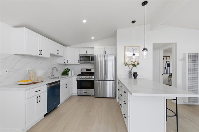 27707 La Porte Ave, Hayward CA: https://media.crmls.org/mediaz/b53a5103-5301-413e-b3a8-5ff377716739.jpg