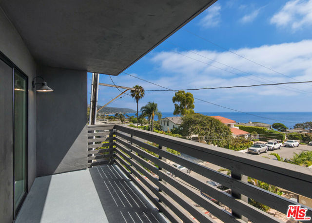 1105 N Coast Highway, Laguna Beach CA: https://media.crmls.org/mediaz/b53a5a36-ff3b-4c39-bc5e-cac0bc1aabd7.jpg