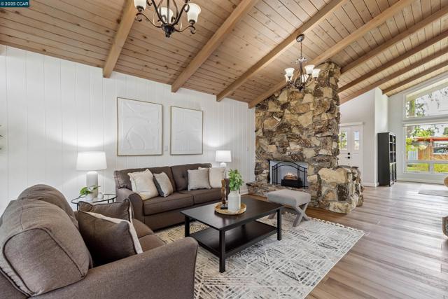 1838 Sunnyvale Ave, Walnut Creek CA: https://media.crmls.org/mediaz/b53a87c5-0a38-4cf5-8e45-a8a999c33a78.jpg