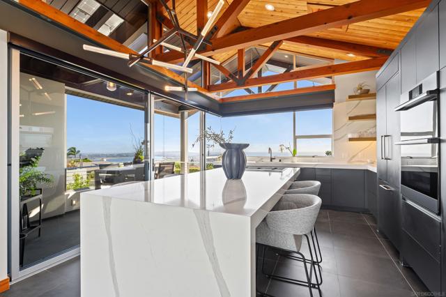 5259 Pacifica Dr, San Diego CA: https://media.crmls.org/mediaz/b53ae8a2-2227-45b6-87d4-b6dd0ad4e89c.jpg