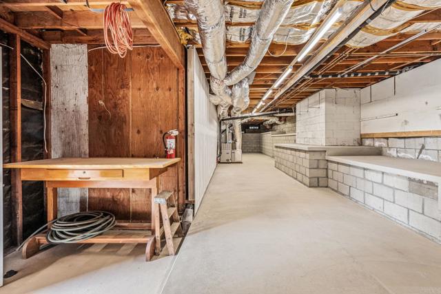 3925 Rogers Rd, Spring Valley CA: https://media.crmls.org/mediaz/b53bc262-988a-4369-802f-a6369c3e4d6e.jpg