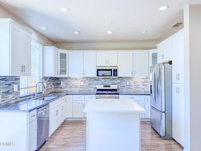 Detail Gallery Image 4 of 35 For 818 Navigator Way, Oxnard,  CA 93035 - 4 Beds | 2/1 Baths