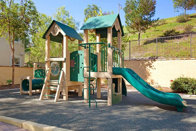 2258 Aventurine Place, Carlsbad CA: https://media.crmls.org/mediaz/b53bde96-c041-4aca-85b9-95bfb7575987.jpg