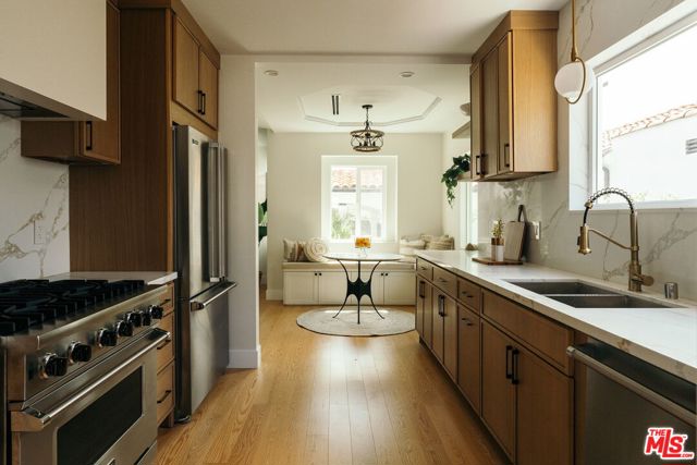 1237 S Curson Avenue, Los Angeles CA: https://media.crmls.org/mediaz/b53c71bf-5559-4489-81e6-2320fd957bd9.jpg