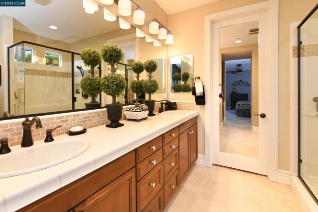 1759 Latour Ave, Brentwood CA: https://media.crmls.org/mediaz/b53c7a27-53d5-49c8-890f-8d9cc1d4ad40.jpg