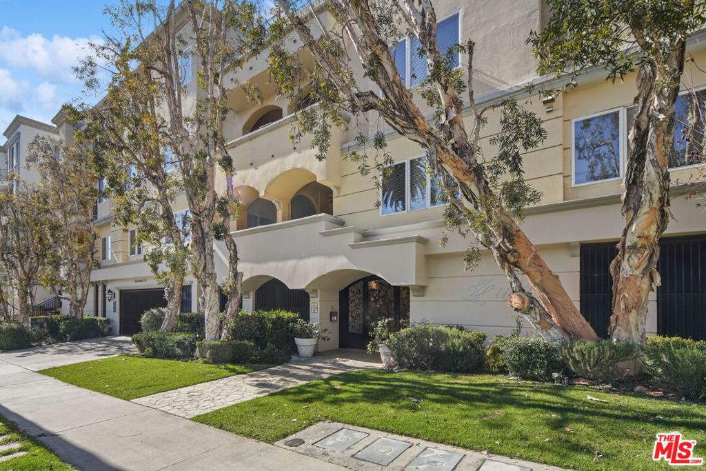 11961 Montana Avenue #304