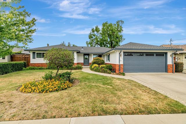 38426 Kimbro St, Fremont CA: https://media.crmls.org/mediaz/b53d5d45-b2af-45cf-9fa0-e895c7d1e577.jpg