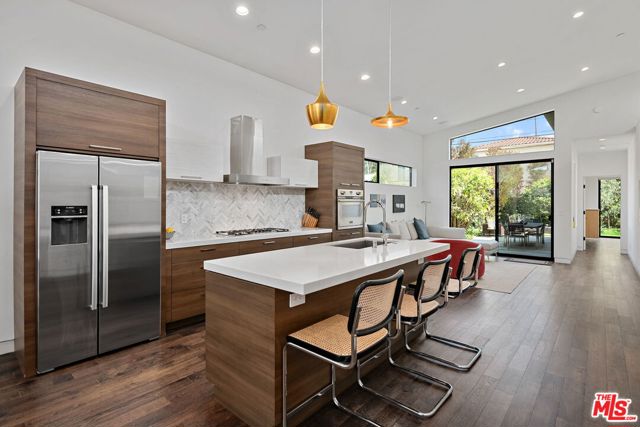 4276 Campbell Drive, Los Angeles CA: https://media.crmls.org/mediaz/b53dac67-99c0-492d-a586-6f7cd2536dac.jpg