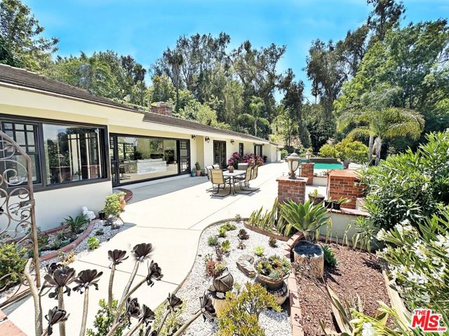 12751 Mulholland Drive, Beverly Hills CA: https://media.crmls.org/mediaz/b53e0bc5-4e7d-4bf6-8f82-a52f7a8d58e0.jpg
