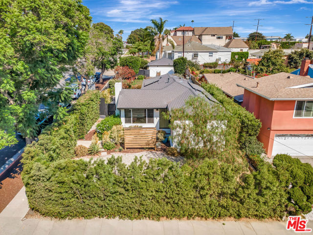 4340 W 60th Street, Los Angeles CA: https://media.crmls.org/mediaz/b53e62ac-6569-43dc-9ac9-e526346a4ff1.jpg