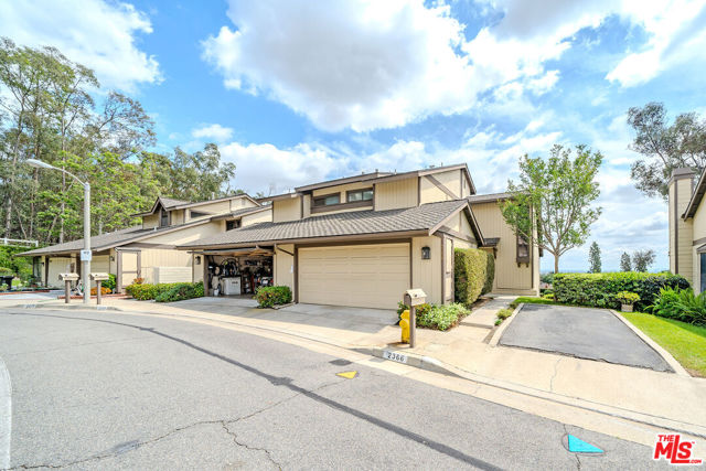 2366 Applewood Circle, Fullerton CA: https://media.crmls.org/mediaz/b53e6859-01d7-40e3-98ab-15b3138c81a7.jpg