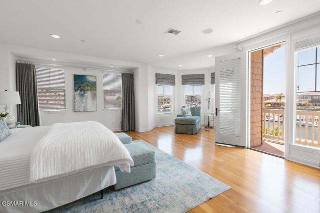 4014 Caribbean Street, Oxnard CA: https://media.crmls.org/mediaz/b53f6041-e855-42f1-9838-46fbf05af22e.jpg