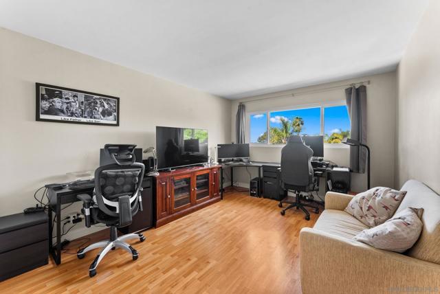 2360 Torrey Pines Rd, La Jolla CA: https://media.crmls.org/mediaz/b53f6929-8d26-46b5-a3e4-f369591b011f.jpg