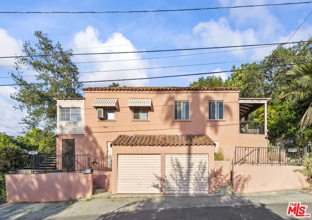 4958 Loleta Avenue, Los Angeles CA: https://media.crmls.org/mediaz/b5400bc3-91d3-4d38-9064-86cc8ed3a514.jpg