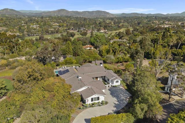 5508 Avenida Maravillas, Rancho Santa Fe CA: https://media.crmls.org/mediaz/b5400f42-537f-4a27-a850-e76f512d2b80.jpg