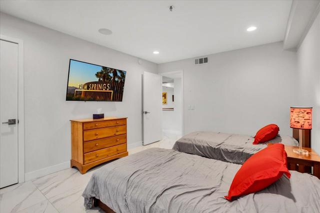 200 E Racquet Club Road, Palm Springs CA: https://media.crmls.org/mediaz/b541b1d7-eccb-4f4a-9891-0d45e5028c13.jpg