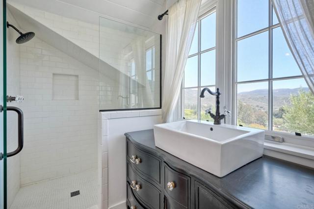7702 Camino Sereno, Escondido CA: https://media.crmls.org/mediaz/b54276bd-a342-432d-befa-7fbf3c46a0a8.jpg