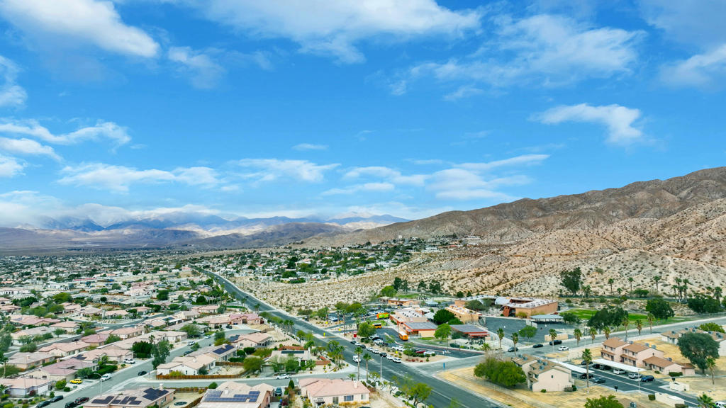 https://media.crmls.org/mediaz/b54322a0-1a0f-4c39-9d9c-b838cf1d990c.jpg?preset=X-Large
