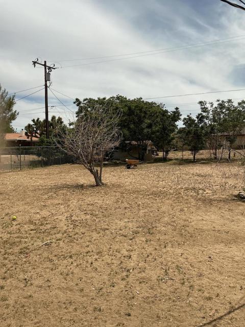 56857 Anaconda Drive, Yucca Valley CA: https://media.crmls.org/mediaz/b544146e-eb14-4599-86f2-514efd959c11.jpg