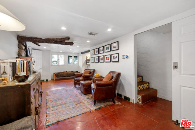 400 W Avenue 42 Avenue, Los Angeles CA: https://media.crmls.org/mediaz/b5441c73-a8d5-4784-bf32-aacaaf11d4ac.jpg