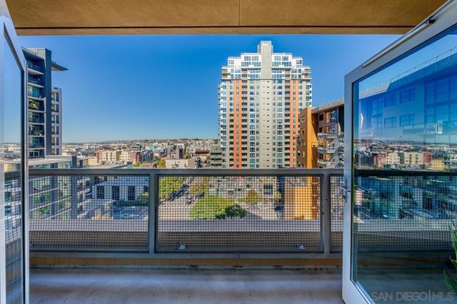 350 W Ash St, San Diego CA: https://media.crmls.org/mediaz/b5445772-fe92-43f8-aa83-eb9f1800fffe.jpg