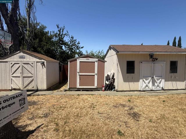 2765 Tuolumne Street, Vallejo CA: https://media.crmls.org/mediaz/b5445b33-bf97-4829-a38c-0a1a6fcbd51d.jpg