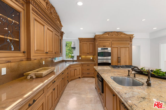 27931 Winding Way, Malibu CA: https://media.crmls.org/mediaz/b5456119-591c-4bc6-847e-c104bee9a591.jpg