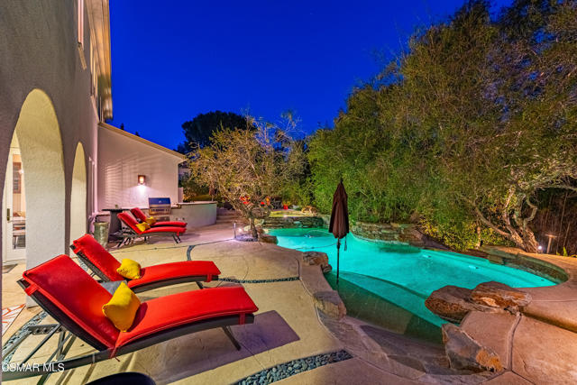 1008 N Country Club Drive, Simi Valley CA: https://media.crmls.org/mediaz/b5459c90-6721-4c17-a0af-ad23776d4d19.jpg