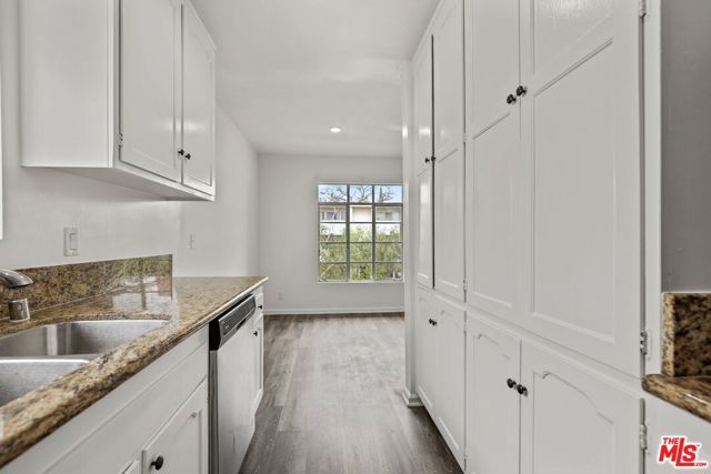 11930 Mayfield Avenue, Los Angeles CA: https://media.crmls.org/mediaz/b545f45d-b8ae-4e7d-92ca-5b24012dfe0b.jpg