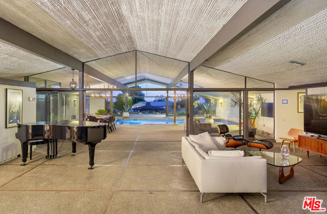 87 Vientos Road photo 6