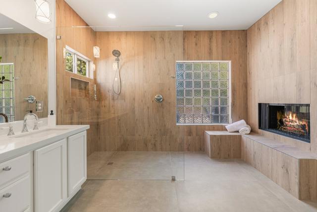44220 Grand Canyon Lane, Palm Desert CA: https://media.crmls.org/mediaz/b546241f-dac2-4f99-b71e-326285f168bd.jpg