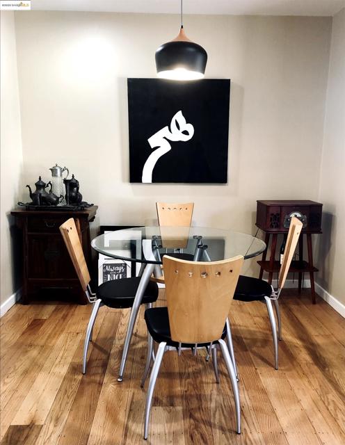 986 Kains Ave, Albany CA: https://media.crmls.org/mediaz/b5464c22-9929-493b-b2c5-460debadbd4d.jpg