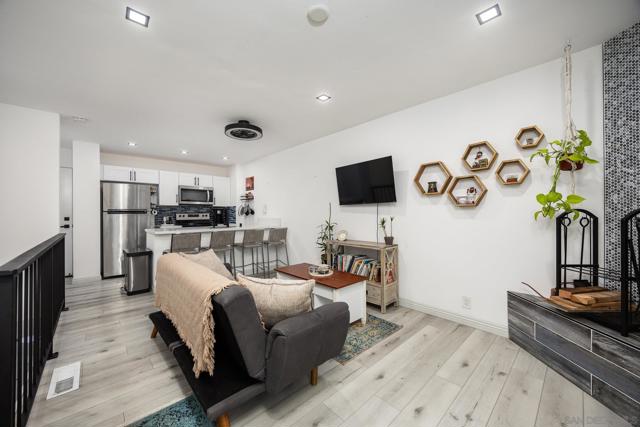 4380 Temecula St, San Diego CA: https://media.crmls.org/mediaz/b546fa1d-d921-4ae8-a39d-2f1ece6283c2.jpg