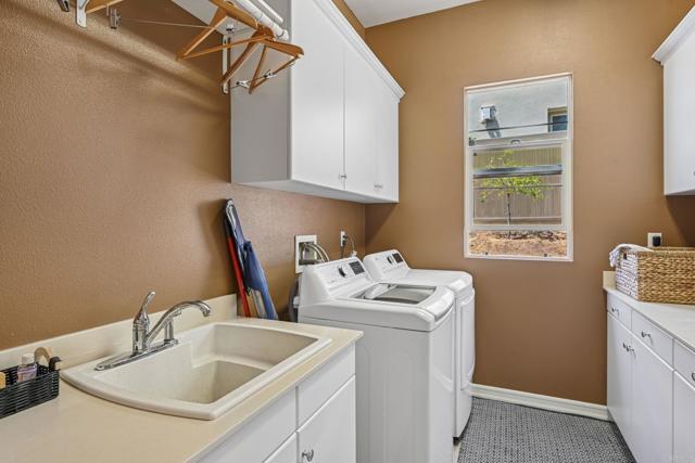 939 Bluejack Road, Encinitas CA: https://media.crmls.org/mediaz/b547460c-a38d-4227-8b65-86160cbe982c.jpg