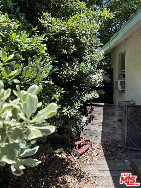 1990 7th Street, La Verne CA: https://media.crmls.org/mediaz/b547551d-0aa4-4403-937d-456c41a9a209.jpg