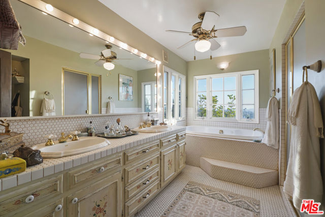 1326 Cordova Avenue, Glendale CA: https://media.crmls.org/mediaz/b547c867-9677-4508-a776-fcef519e1eac.jpg