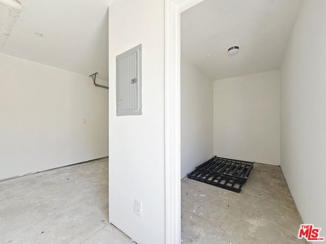 4112 S Normandie Avenue, Los Angeles CA: https://media.crmls.org/mediaz/b547c913-68c4-4345-835c-aa7d8e6b25a5.jpg