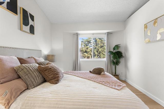 114 Hackamore Ln, Fremont CA: https://media.crmls.org/mediaz/b54813d6-3804-408f-808f-8174470638d2.jpg
