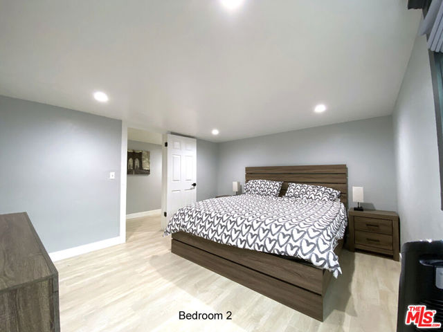 84 N Palm Street, Ventura CA: https://media.crmls.org/mediaz/b5481d01-df11-46bc-88da-f14d2b63eff6.jpg