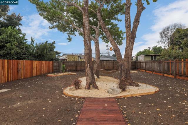 3064 Baywood Ln, San Pablo CA: https://media.crmls.org/mediaz/b5488819-64a8-44e3-8f25-d64e953d881f.jpg