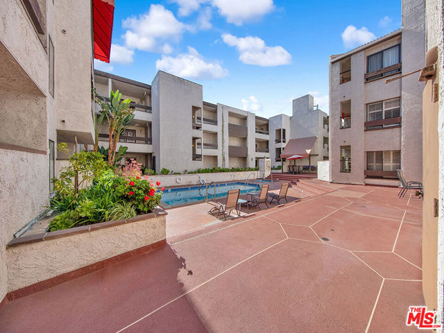 1325 Valley View Road, Glendale CA: https://media.crmls.org/mediaz/b5488ab4-0b43-4a07-aabb-d8fc389268fa.jpg