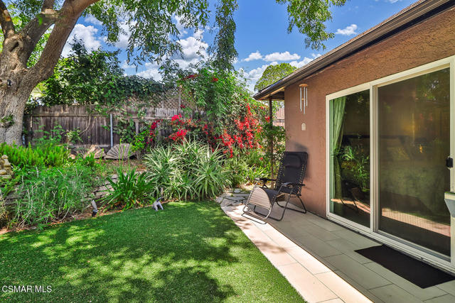 2433 Calle Narciso, Thousand Oaks CA: https://media.crmls.org/mediaz/b5489cec-aef0-4ccd-b527-fd87528bf4e7.jpg