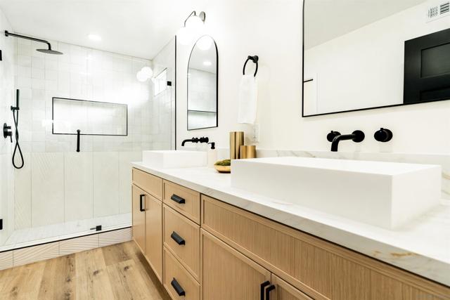 3624 Governor Dr, San Diego CA: https://media.crmls.org/mediaz/b548ad38-2950-49dd-87f0-ff1e60e8597f.jpg