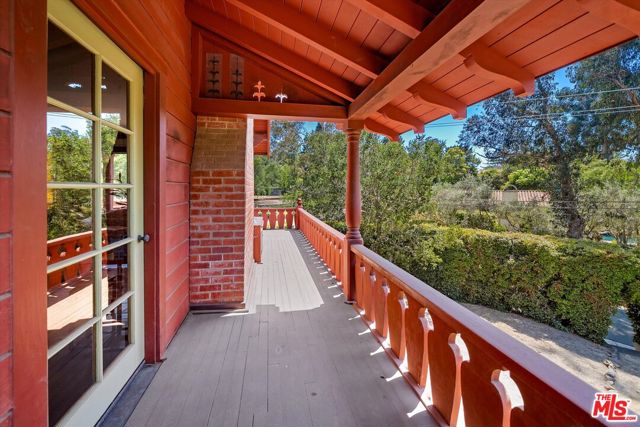 1060 Tremonto Road, Santa Barbara CA: https://media.crmls.org/mediaz/b54968d5-3bea-4735-a8fb-983ac1150306.jpg