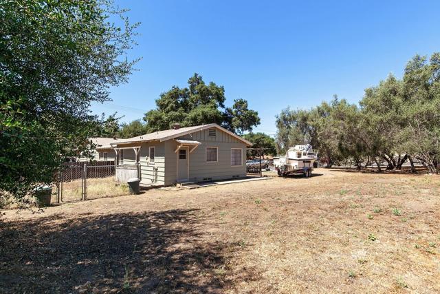1453 OLIVEWOOD LN, Alpine CA: https://media.crmls.org/mediaz/b54a4b13-4884-4824-82d6-ad87219025a1.jpg