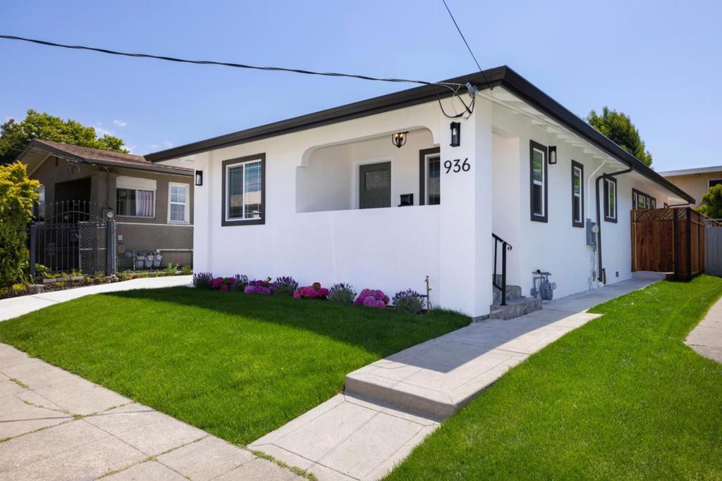 936 Camelia Street